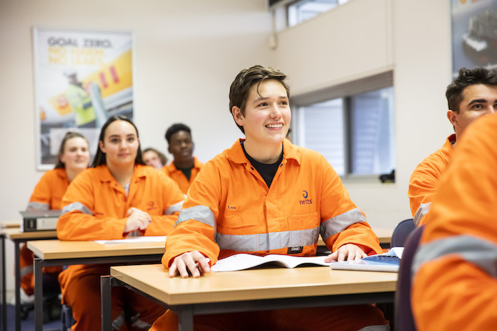 Apprenticeship vs Traineeship in Australia: Differences + Pathways